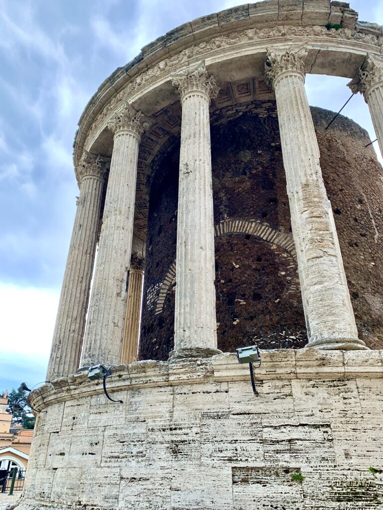 gite fuori porta nel Lazio-parco villa gregoriana tempio di Vesta